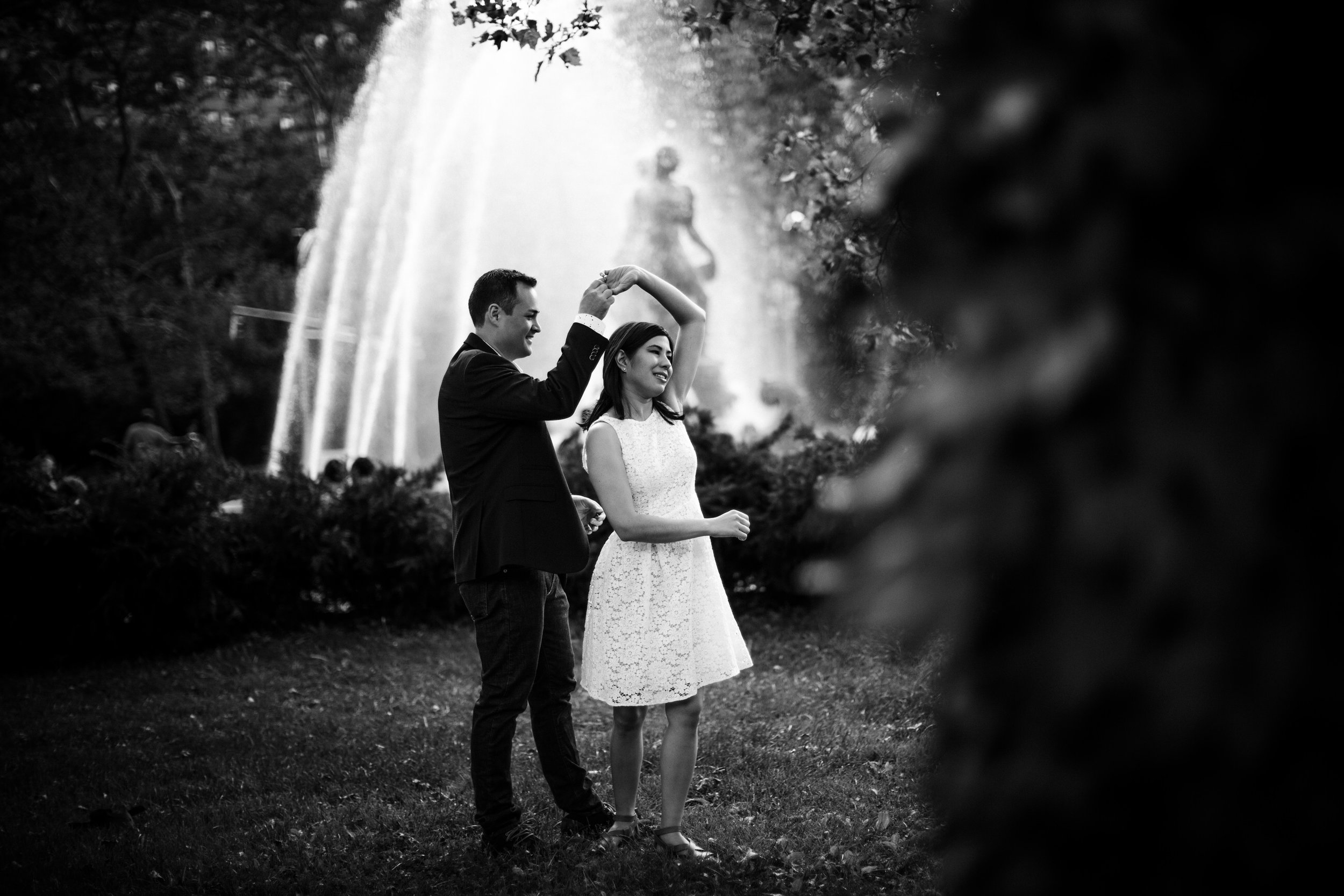 dancing_in_the_park_tiny_house_photo_moments_fountain_nyc_love_photography.jpg