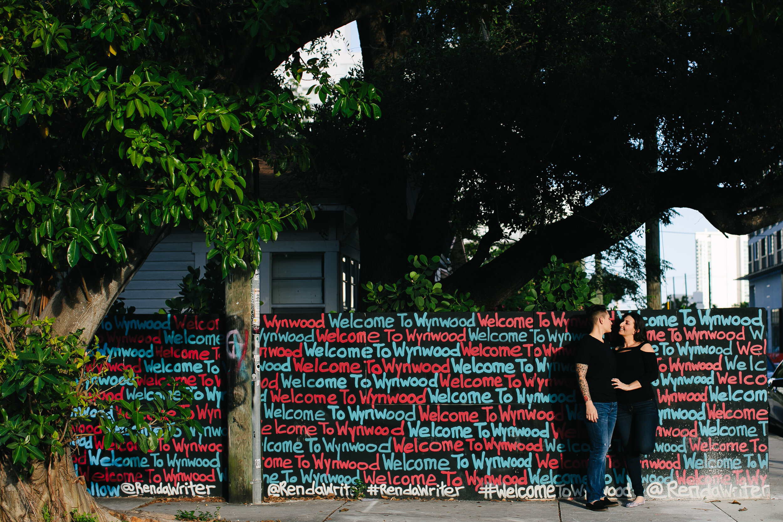 welcome-to-wynwood-fence-engagement-photos-miami