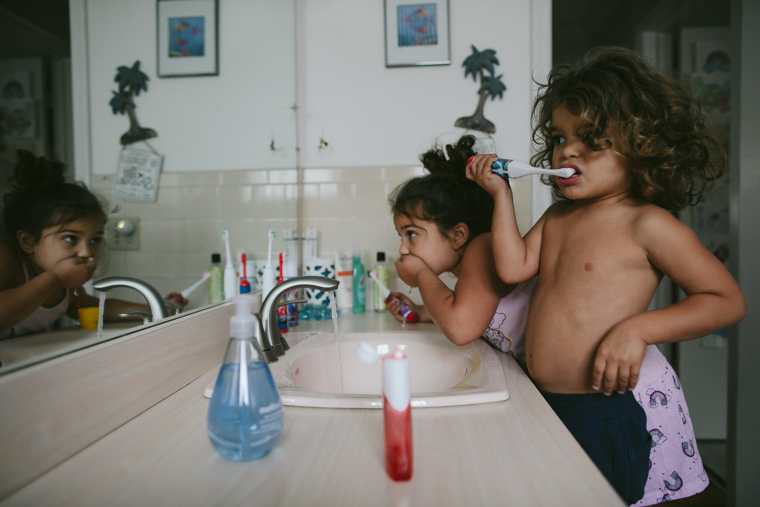 Siblings-Brushing-Teeth-Florida-Documentary-Day-In-The-Life-Experience