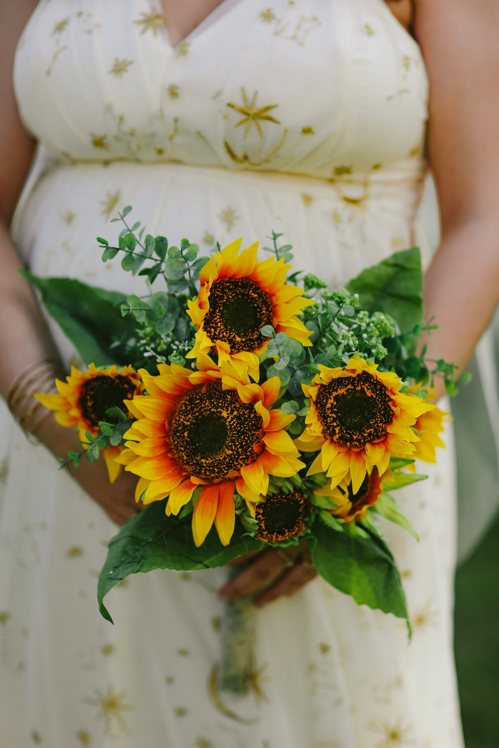 Sunflower-DIY-Bridal-Bouquet-Non-Traditional-Wedding-Portraits
