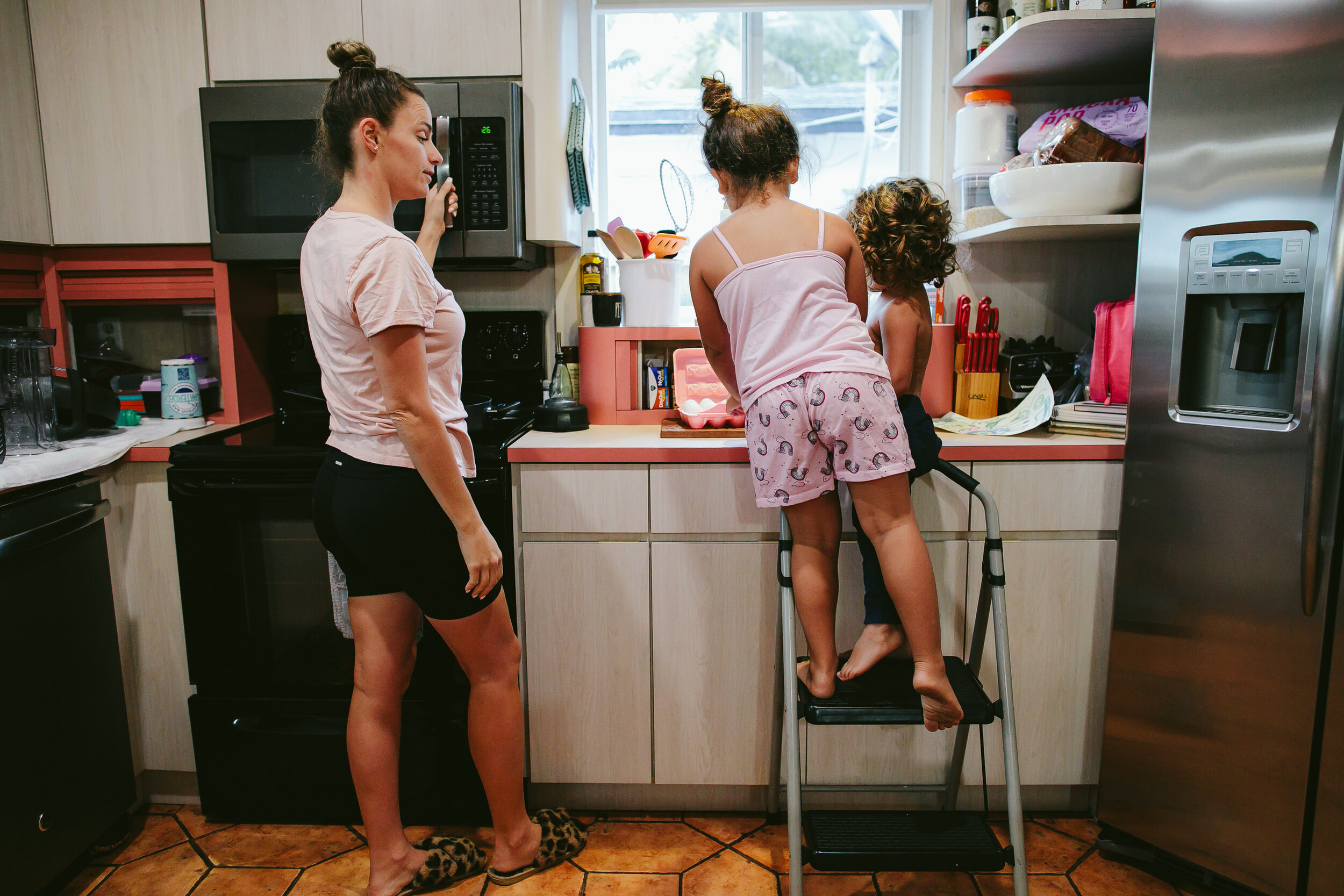 Mom-Kids-Making-Breakfast-Kitchen-Together